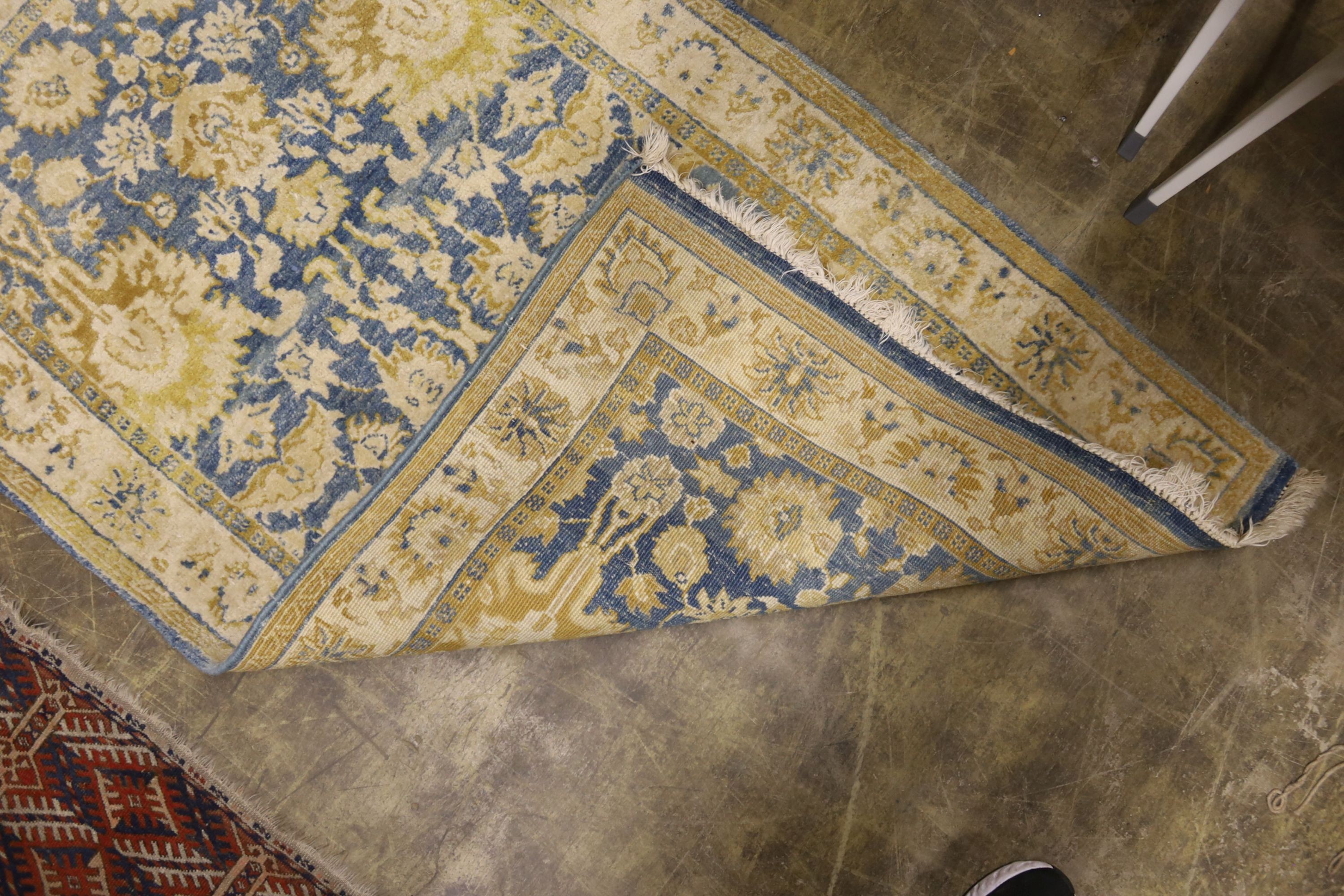 A Tabriz style rug, 150 x 90cm